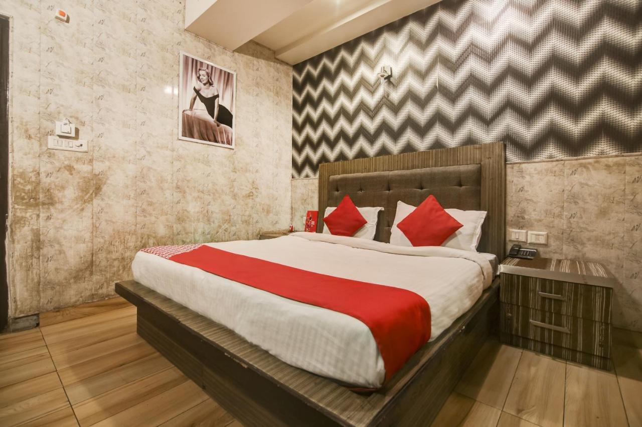Collection O 76248 Hotel D Crown New Delhi Exterior foto