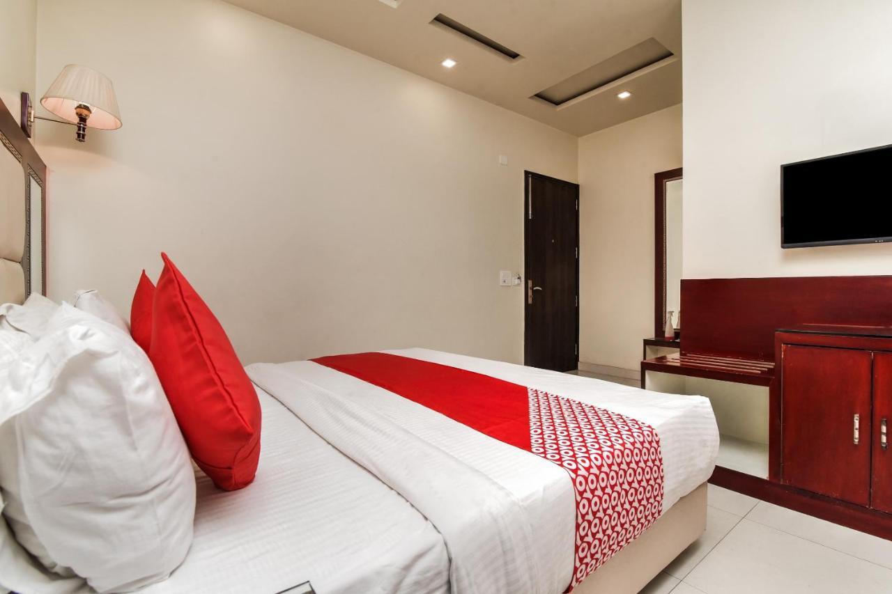 Collection O 76248 Hotel D Crown New Delhi Exterior foto